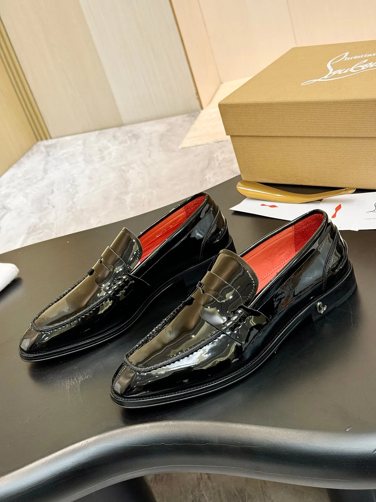 [CL red sole shoes] Top P: 1020💰 Size 39-44 (⚠️38.45.46.47 custom-made, non-returnable and non-exchangeable) 🆑High-end men's business formal leather shoes, original authentic top quality goods ••✅💯 Top original order purchasing agent! Original imported patterned cowhide ➕Imported cowhide lining ➕Cowhide feet ➕Original leather outsole~🉑️Feel free to compare the authentic ones!